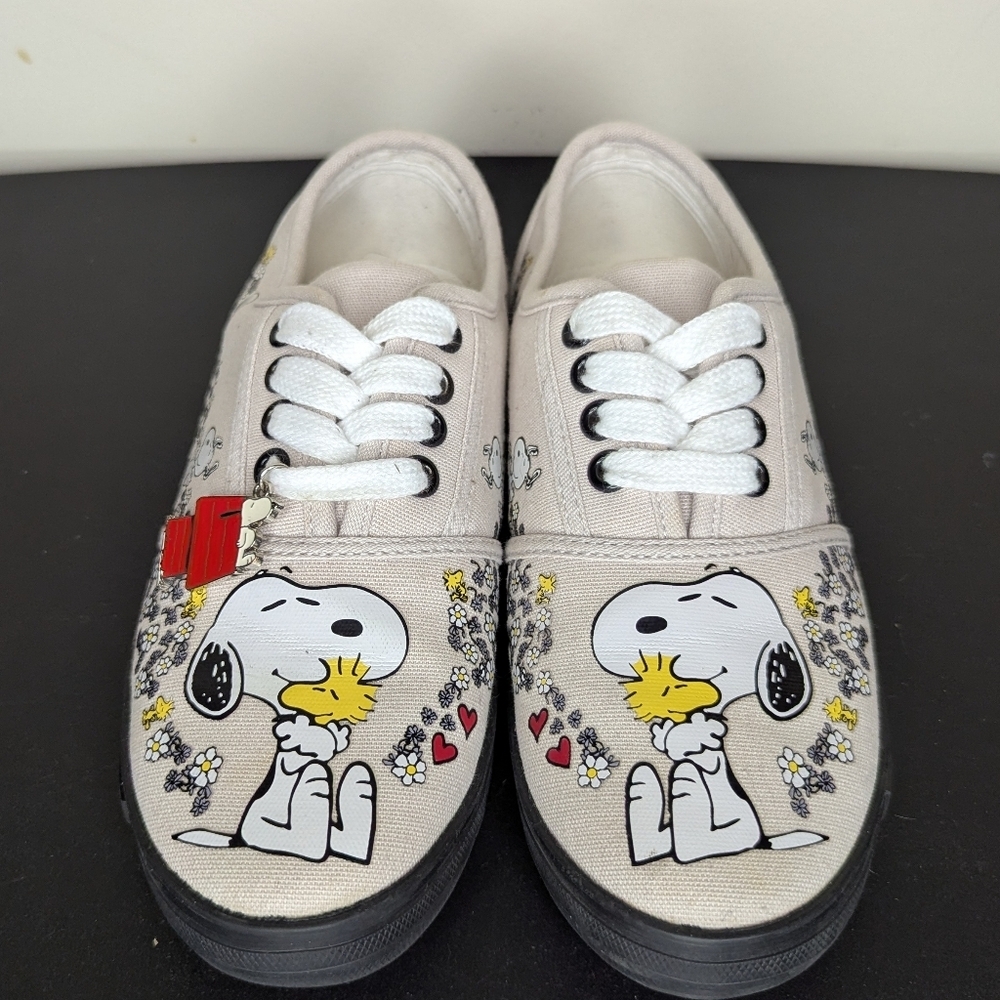 PEANUTS Happiness Is Friendship Snoopy Woodstock Women's Sneakers Size 5‎